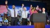 Președintele Joe Biden și prima doamnă a SUA Jill Biden în timpul unui miting electoral la Universitatea de Stat Bowie din Bowie, Maryland, pe 7 noiembrie 2022 . (Foto de Mandel NGAN / AFP)