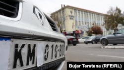 Severna Mitrovica, tablice KM na jednom od automobila, novembar 2022.