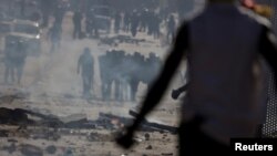 Senegalski demonstranti sukobili su se s policijom dok protestiraju protiv odgađanja predsjedničkih izbora, u Dakaru, Senegal, 4. februara 2024. 