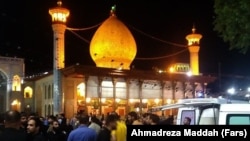 یکی از عکس هایی که رسانه های ایران از شاهچراغ شیراز پس از تیراندازی روز یکشنبه منتشر کردند