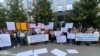 Protest građana i nevladinih organizacija ispred Apelacionog suda zbog smanjenja kazne za silovanje djevojcice