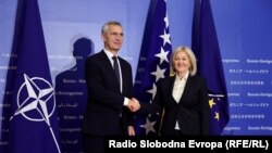 Генералниот секретар на НАТО Јенс Столтенберг и претседавачот на Советот на министри на Босна и Херцеговина, Борјана Кришто, 20 ноември 2023