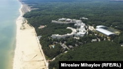 Ministrul rus de Externe, Serghei Lavrov, s-a referit la acest complex vast din Bulgaria ca fiind un potențial instrument de soft-power pentru Kremlin.