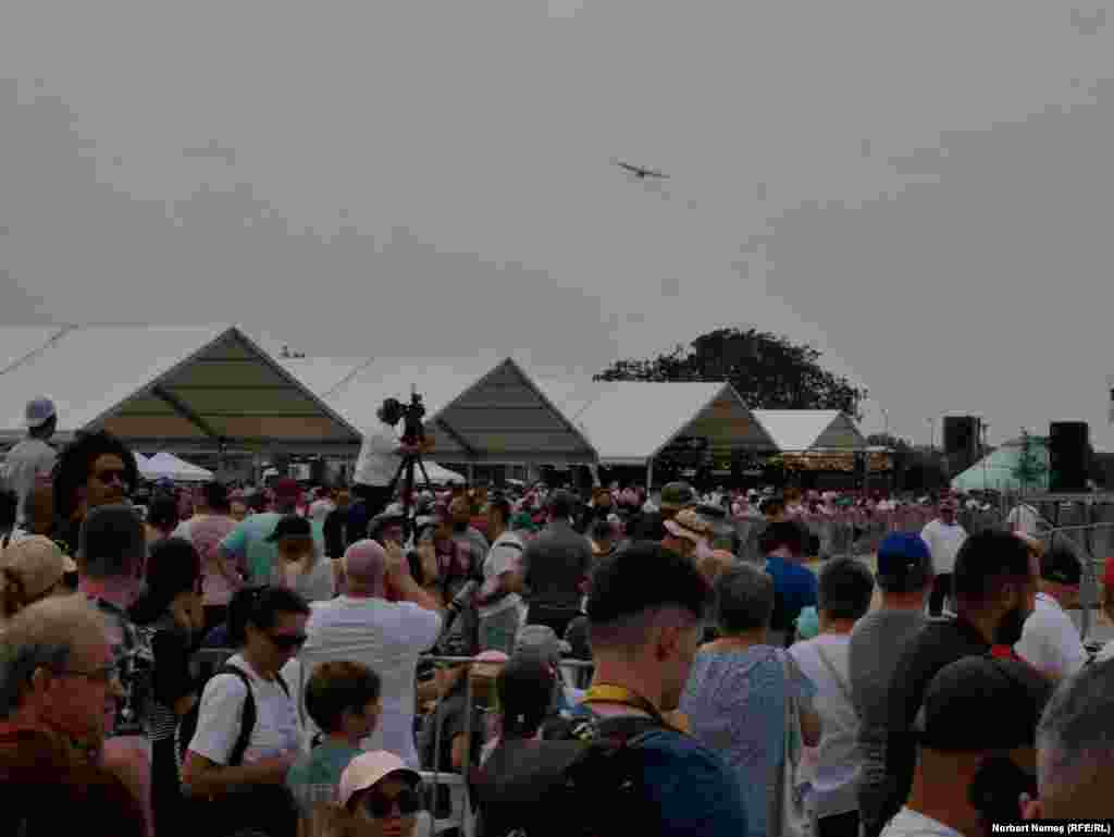 La eveniment (ediția a XIV-a) au participat echipe din 12 țări, alcătuite din peste 100 de aeronave și 150 de piloți. În total, show-ul a durat 13 ore. 