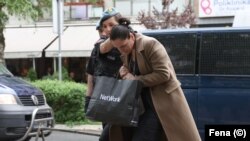 Policija predaje Hadžibajrićevu suradnicu Almu Destanović u nadležnost Tužiteljstva Kantona Sarajevo, Sarajevo, 10. maj.