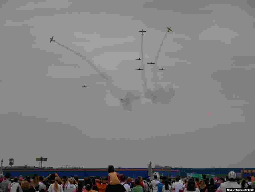 Desprinderea formației Aeroclubului României. 