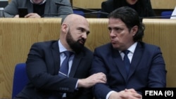 Ministar MUP-a Ramo Isak i ministar financija Toni Kraljević na sjednici Doma naroda 25. 1. 2024.