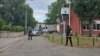Kosovska policija okružila je trakom objekat na sjeveru zemlje, tokom akcije zatvaranja srpskih paralelnih institucija, 30. avgusta 2024.