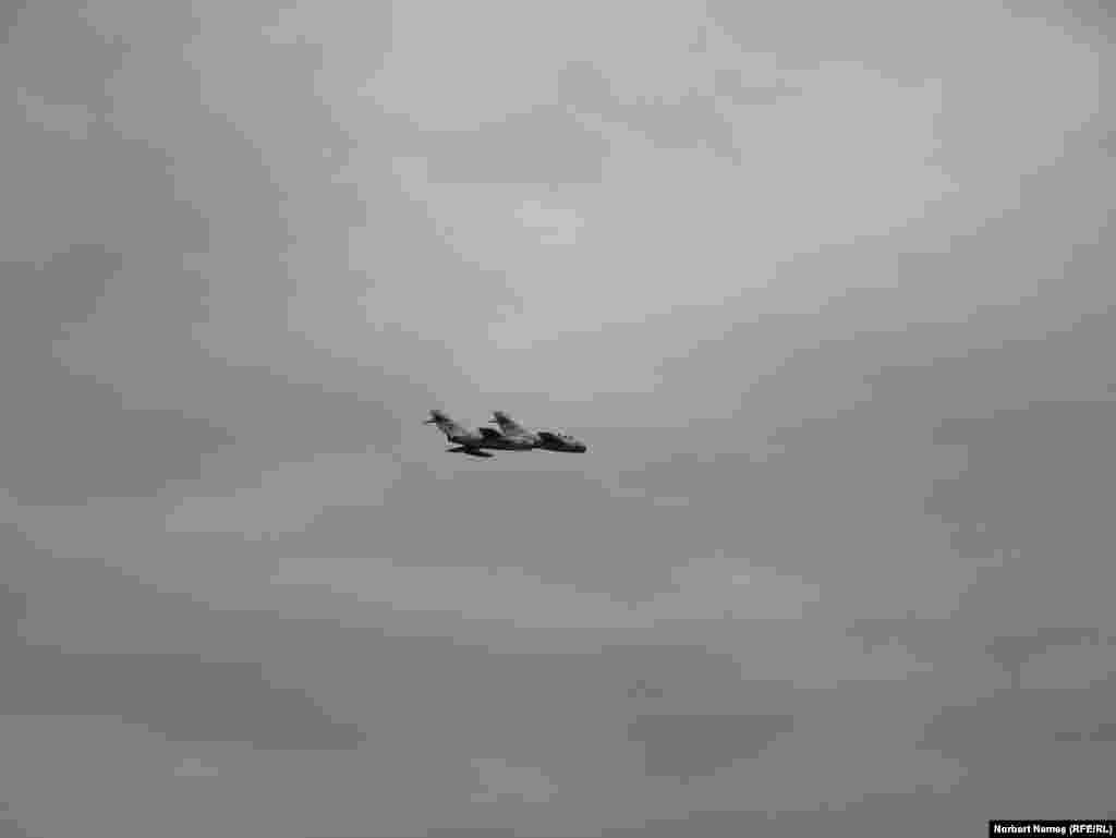 Formație de două avioane de vânătoare MIG-15, din Polonia. 