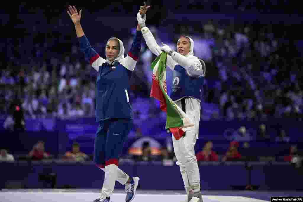 Iranka Mobina Nematzadeh slavi nakon pobjede u finalnom meču za broncu u taekwondou za žene do 49 kilograma protiv Dunye Ali M Abutaleb iz Saudijske Arabije 7. avgusta.