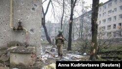 Илустрација: Украински војник во Бахмут