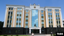 Rusiyeniñ Rostov-na-Donu Cenübiy okrugınıñ arbiy mahkemesiniñ binası, arhiv fotoresimi