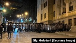 თბილისი. 15 აპრილი, 2024 წელი. სპეცრაზმი პარლამენტის შენობასთან 
