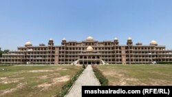 د پېښور پوهنتون ودانۍ یو پخوانی انځور. 