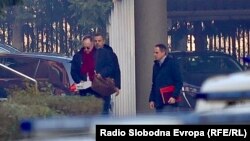 Predsjednik Suda BiH Ranko Debevec (prvi lijevo) pri privođenju u Tužiteljstvo BiH nakon hapšenja, 19. decembar 2023. 
