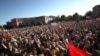 Люди зібралися на протест після закликів архієпископа Баграта Галстаняна до відставки уряду 