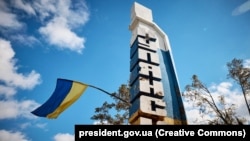 Попередньо, удар був завданий керованою авіаційною бомбою
