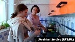 Психологиня була місточком між дівчатами і допомогла їм швидше адаптуватися до життя разом
