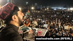 منظور پشتين يوې جلسې ته وينا کوي - انځور له ارشیفه