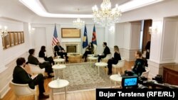Средба во Приштина на специјалниот пратеник на САД за Западен Балкан, Габриел Ескобар и косовската претседателка, Вјоса Османи, 17 март 2022