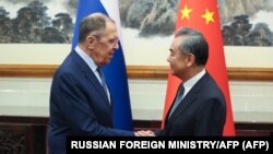 Ministri spoljnih poslova Rusije i Kine, Sergej Lavrov, Vang Ji, Peking, 16. oktobar 2023. 