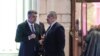 Liderul PSD, acum premier, Marcel Ciolacu (stânga) și fostul premier Nicolae Ciucă, acum președinte al Senatului și președinte al PNL.