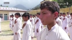 خيبر پښتونخوا کې پر زانګوګانو بنديز زده کوونکي له کړاو سره مخامخ کړي