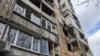 Наслідки одного з попередніх обстрілів Херсона