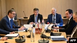 Predsednik Srbije Aleksandar Vučić, specijalni izaslanik EU Miroslav Lajčak, visoki predstavnik za spoljne poslove i bezbednost EU Josep Borrell i Kosovski premijer Aljbin Kurti u Briselu, 2. maja 2023.