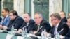 Premierul Nicolae Ciucă (centru), ministrul finanțelor Adrian Câciu (dreapta lui) și ministrul muncii Marius Budăi (în stânga premierului), la reuniunea Consiliului Național Tripartit pentru Dialog Social, 24 aprilie 2023.