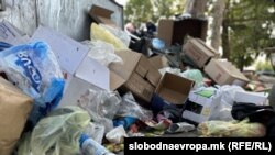 Илустрација, неколку дневна кризата со несобирање на ѓубрето во главниот град поради протест на вработените во ЈП Комунална Хигиена