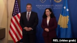 Габриел Ескобар и Вјоса Османи во Приштина, 13 март 2024 година