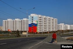 Новозведені будинки в Маріуполі