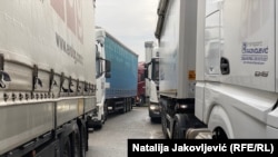 Iz Uprave carina Srbije kažu da su evidentno veće gužve u ovo doba godine, te da čine sve da se prelaz ubrza