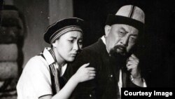 Райма Абдубачаева, "Атанын тагдыры" спектаклинде.