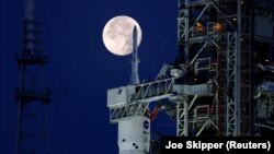 Безпілотна місія Artemis-1 наблизить США до повернення астронавтів на Місяць через п’ять десятиліть після того, як люди востаннє ступали на поверхню Місяця
