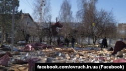 Ukrajinski grad Ovruč nakon udara ruskih projektila. 