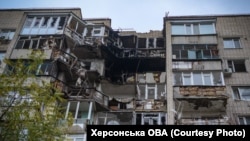 Наслідки одного з попередніх обстрілів Херсона, листопад 2022 року