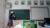 На уроке химии в средней школе села в Кызылординской области