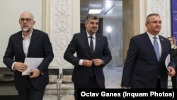 Promisiunile Coaliției nu s-au transpus, momentan, în Ordonanțe de Urgență sau legi. Unele măsuri nu au fost negociate cu partenerii din Comisia Europeană, deși se vorbește despre fonduri europene. Imagine cu Kelemen Hunor (UDMR), Marcel Ciolacu (PSD) și Nicolae Ciucă (PNL).