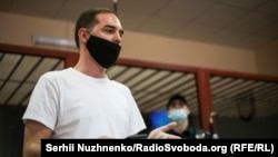 Євген Шевченко під час засідання Печерського суду Києва в «справі приватної військової компанії» Семенченка та Шевченка, 26 березня 2021 року

