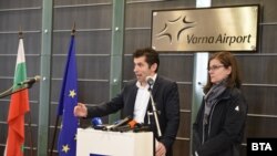 Бугарскиот премиер Кирил Петков и шефицата на дипломатијата Теодора Генчовска, Варна