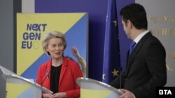Заедничка прес конференција на Претседателката на Европската Комисија Урсула фон дер Лајен и бугарскиот премиер Кирил Петков во Софија