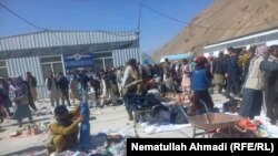 تاجران هر دو سوی مرز خوشحال هستند که این بازار ها فعال شده است و آنان میتوانند محصولات خود را بفروش برسانند.