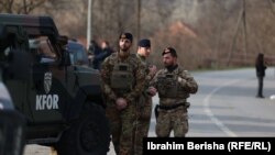 Jedinice KFOR-a u Rudarama, na severu Kosova, decembar 2022.