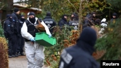 Policija tokom pretresa u Berlinu 7. decembra 