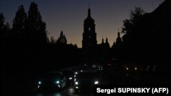 Katedrala Svete Sofije u Kijevu dok se grad našao u gotovo potpunom mraju nakon napada Rusije, 31. oktobar 2022.