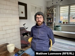 Raqi Srour, un sirian cu statut de refugiat în Germania: „Sunt la capătul puterilor. Dar sunt gata să mut munții din loc pentru a mă asigura că familia mea este în siguranță.”
