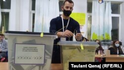 Гласање на локални избори во Косово.