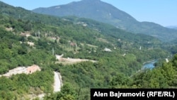 Pripremni radovi za gradnju HE Buk Bijela nastavljeni i pored odluke Ustavnog suda BiH da postoji spor između nadležnosti BiH i RS, rijeka Drina, 21. jul 2022. 